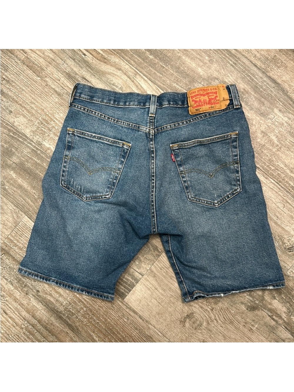 🖤 Vintage Levi's Distressed Blue Jean Shorts - Picture 3 of 7